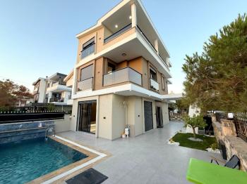 Didim Efeler Mahallesinde Satılık 4+1 Ayrı Mutfaklı Villa