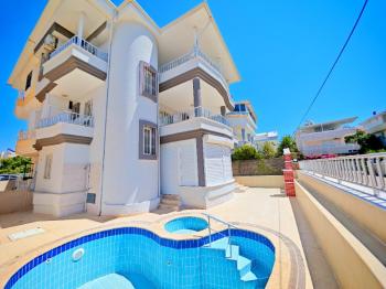 Çamlık Mahallesinde Satılık Villa
