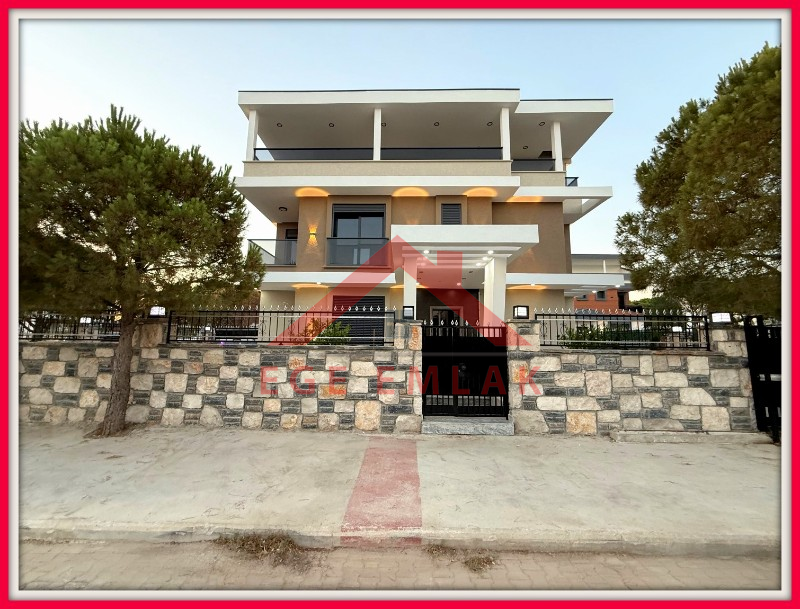 Didim Efeler Mahallesinde Satılık 4+1 Ayrı Mutfaklı Villa