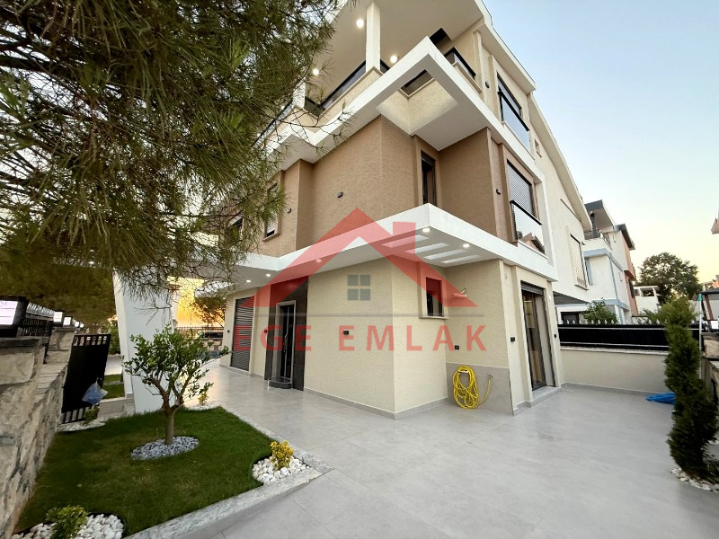 Didim Efeler Mahallesinde Satılık 4+1 Ayrı Mutfaklı Villa