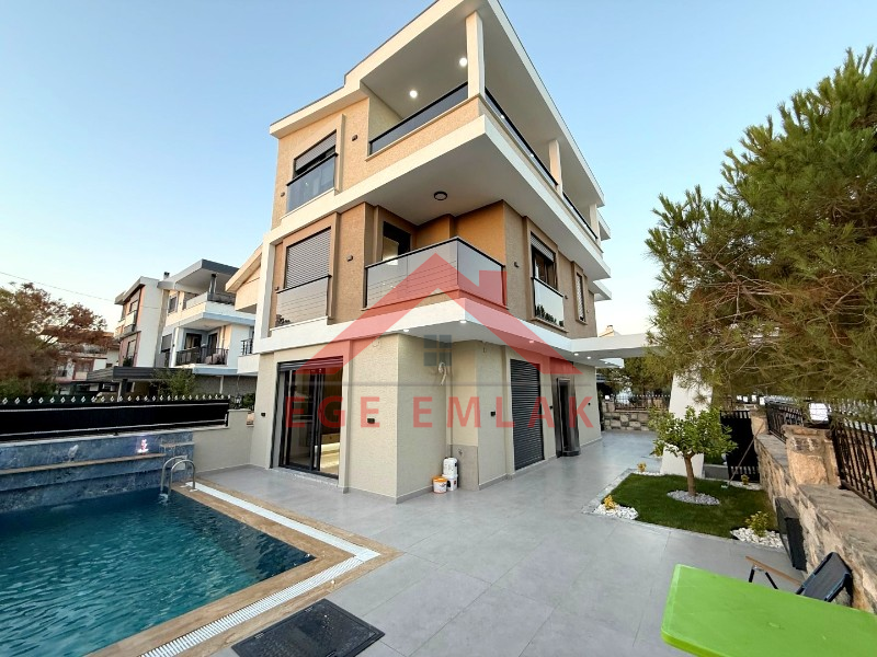 Didim Efeler Mahallesinde Satılık 4+1 Ayrı Mutfaklı Villa