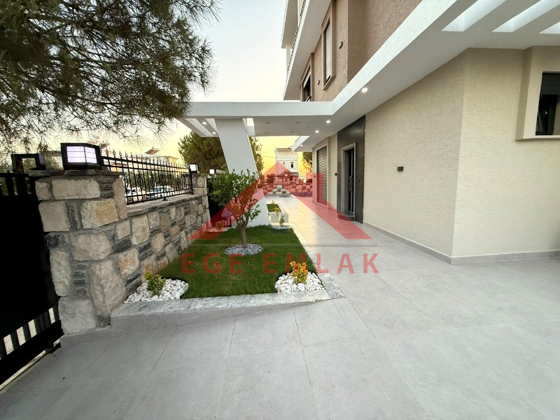 Didim Efeler Mahallesinde Satılık 4+1 Ayrı Mutfaklı Villa