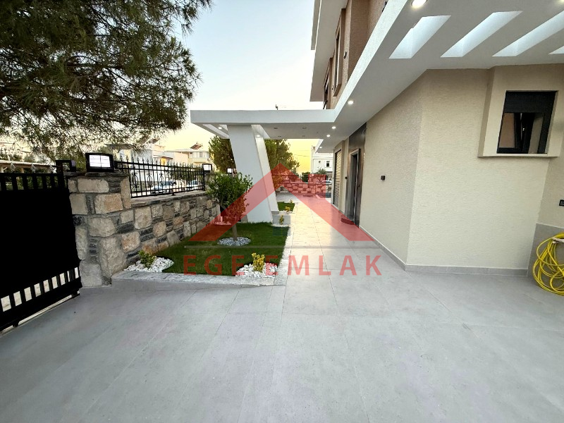 Didim Efeler Mahallesinde Satılık 4+1 Ayrı Mutfaklı Villa