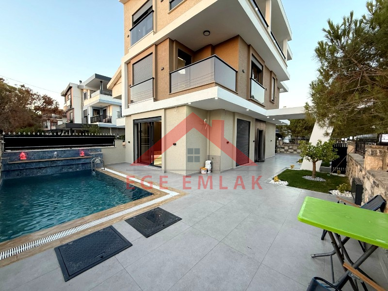 Didim Efeler Mahallesinde Satılık 4+1 Ayrı Mutfaklı Villa