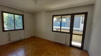 Bornova Küçük Park kiralık 3+1 daire