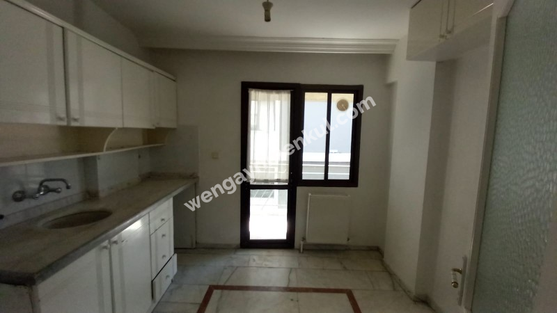 Bornova Küçük Park kiralık 3+1 daire