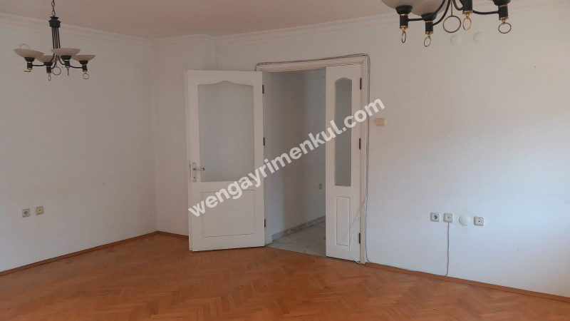 Bornova Küçük Park kiralık 3+1 daire