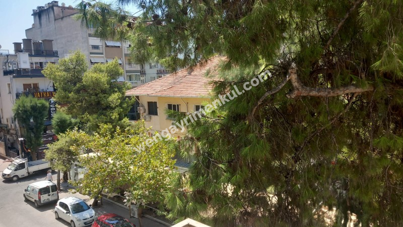 Bornova Küçük Park kiralık 3+1 daire