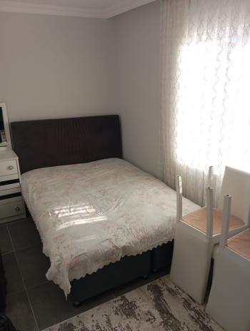 ÇORUM İSKİLİP YOLUNDA, İÇİNDE EVİ OLAN SATILIK, TEL ÖRGÜLÜ BAHÇE!