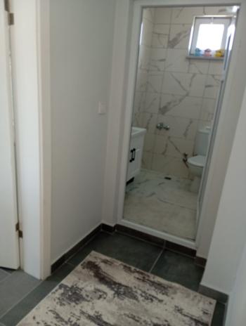 ÇORUM İSKİLİP YOLUNDA, İÇİNDE EVİ OLAN SATILIK, TEL ÖRGÜLÜ BAHÇE!