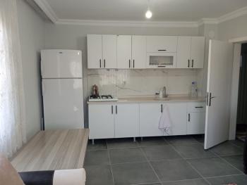 ÇORUM İSKİLİP YOLUNDA, İÇİNDE EVİ OLAN SATILIK, TEL ÖRGÜLÜ BAHÇE!