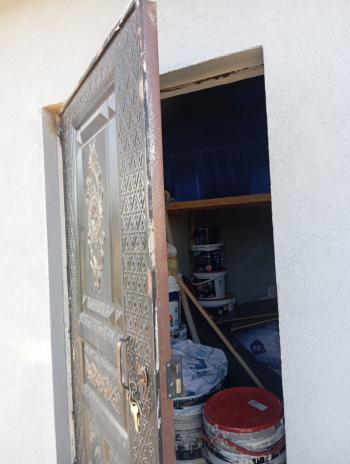 ÇORUM İSKİLİP YOLUNDA, İÇİNDE EVİ OLAN SATILIK, TEL ÖRGÜLÜ BAHÇE!