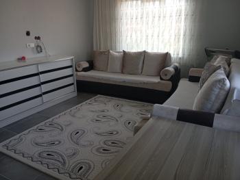 ÇORUM İSKİLİP YOLUNDA, İÇİNDE EVİ OLAN SATILIK, TEL ÖRGÜLÜ BAHÇE!