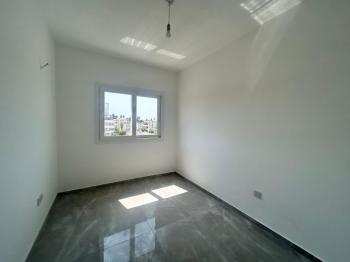 LEFKOŞA YENİŞEHİR'DE  ANA CADDE ÜZERİNDE SATILIK DAİRE 