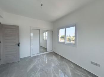LEFKOŞA YENİŞEHİR'DE  ANA CADDE ÜZERİNDE SATILIK DAİRE 