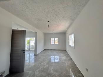 LEFKOŞA YENİŞEHİR'DE  ANA CADDE ÜZERİNDE SATILIK DAİRE 