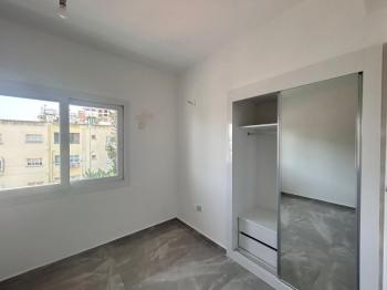 LEFKOŞA YENİŞEHİR'DE  ANA CADDE ÜZERİNDE SATILIK DAİRE 
