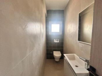 LEFKOŞA YENİŞEHİR'DE  ANA CADDE ÜZERİNDE SATILIK DAİRE 