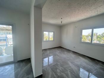 LEFKOŞA YENİŞEHİR'DE  ANA CADDE ÜZERİNDE SATILIK DAİRE 