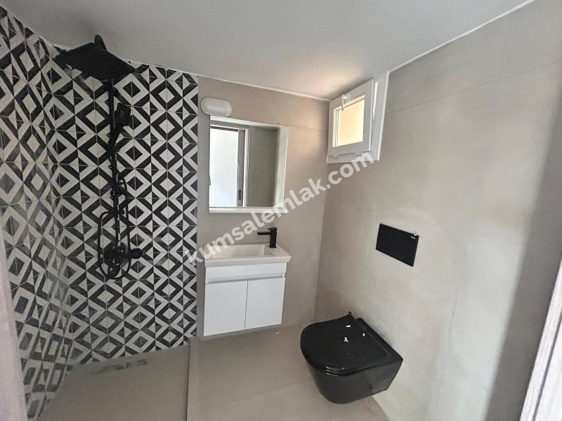 LEFKOŞA YENİŞEHİR'DE  ANA CADDE ÜZERİNDE SATILIK DAİRE 