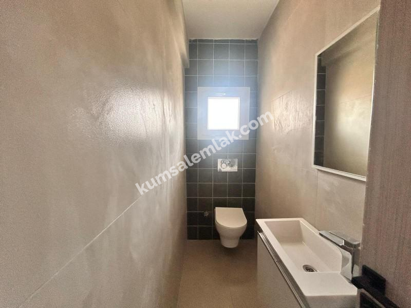 LEFKOŞA YENİŞEHİR'DE  ANA CADDE ÜZERİNDE SATILIK DAİRE 