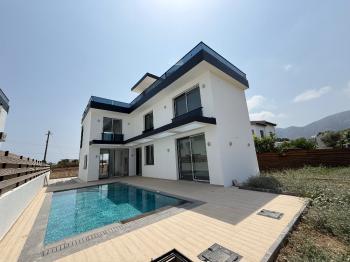 KKTC Girne Ozanköy Bölgesinde Satılık 4+1 Villa