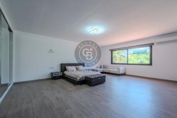 KKTC Girne Ozanköy Ultra Lüks Havuzlu ve Geniş Bahçeli Satılık 4+1 Villa