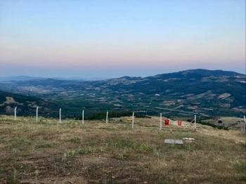 DijitalEmlak’tan İznik Alakaya’da Etrafı çevrili göl manzaralı Satılık 6 dönüm Kıymetli Arazi. 