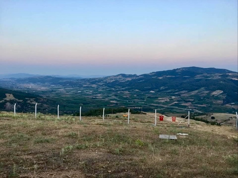 DijitalEmlak’tan İznik Alakaya’da Etrafı çevrili göl manzaralı Satılık 6 dönüm Kıymetli Arazi. 