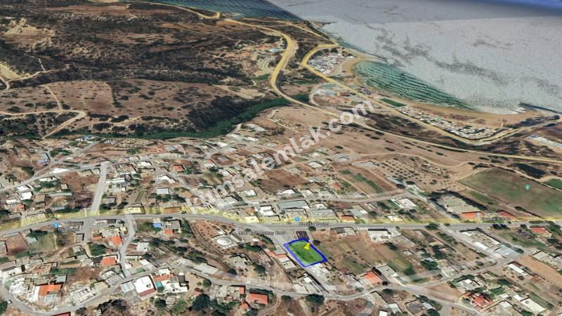 İSKELE KAPLICA BÖLGESİNDE KÖY İÇERİSİNDE DAĞ DENİZ MANZARALI SATILIK ARSA 