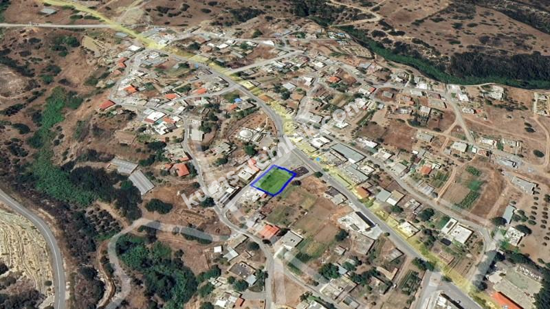 İSKELE KAPLICA BÖLGESİNDE KÖY İÇERİSİNDE DAĞ DENİZ MANZARALI SATILIK ARSA 