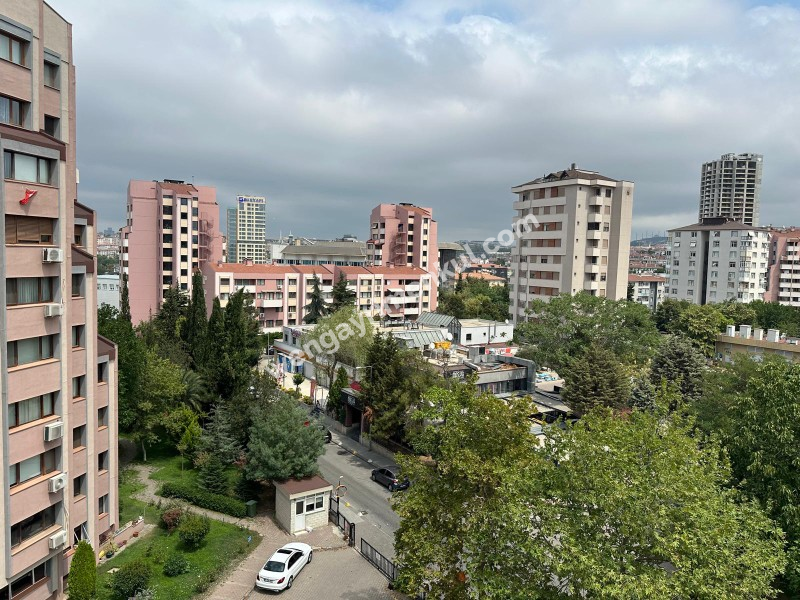 ACIBADEM İŞBANKASI BLOKLARI BÜYÜK 2+1 KİRALIK DAİRE