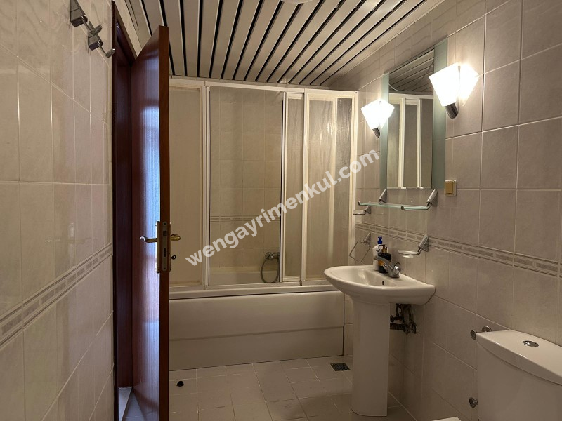 ACIBADEM İŞBANKASI BLOKLARI BÜYÜK 2+1 KİRALIK DAİRE