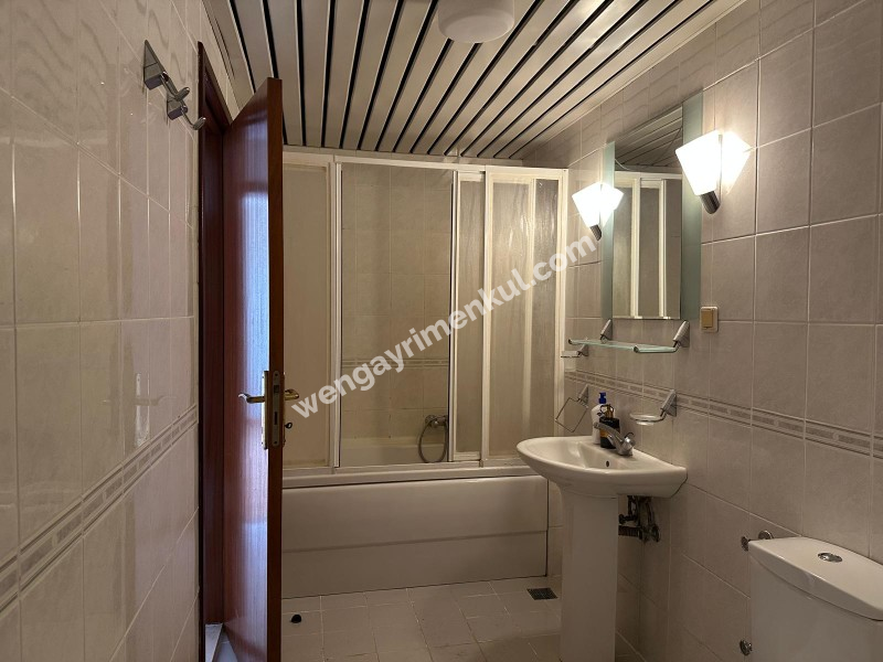 ACIBADEM İŞBANKASI BLOKLARI BÜYÜK 2+1 KİRALIK DAİRE