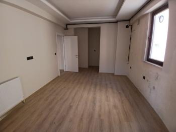 GÜVENAY - ÇORUM Bahçelievler İsmail Kakaç İlkokulu Civarı'nda Satılık 3+1 Daire!