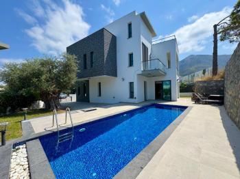 KKTC Girne Ozanköy de Deniz Manzaralı Geniş Teraslı Ful Eşyalı Fırsat Villa