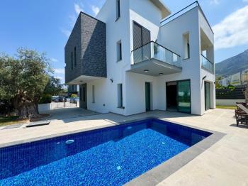 KKTC Girne Ozanköy de Deniz Manzaralı Geniş Teraslı Ful Eşyalı Fırsat Villa