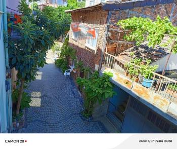 EMLAK HABERCİSİ 'NDEN MUDANYA KUMYAKA'DA 129 M2 TABANDA,  DENİZ GÖRÜR,  2 KATLI, 2 DAİRELİ, GARAJI VE BAHÇESİ OLAN MÜSTAKİL EV 