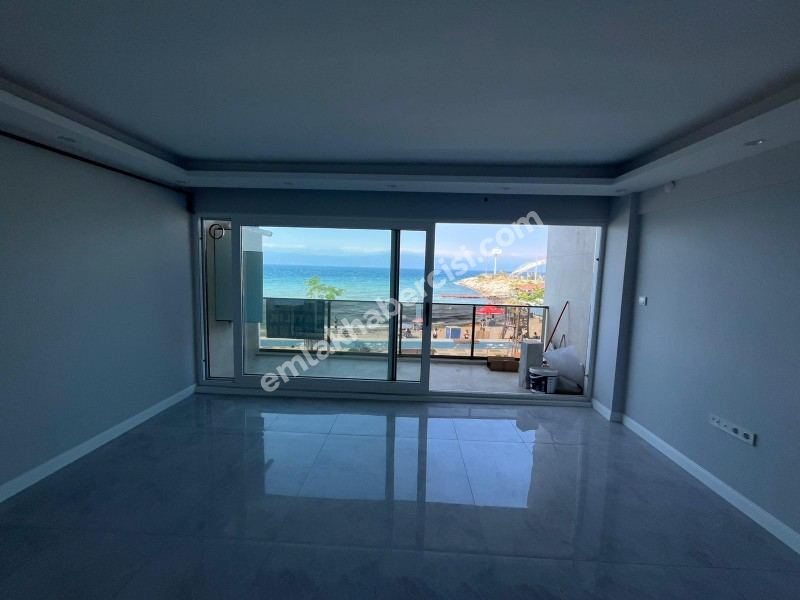 EMLAK HABERCİSİ 'NDEN MUDANYA GÜZELYALI SAHİLDE İDO 'YA 50 METRE PANORAMİK DENİZ MANZARALI SATILIK 2+1 DAİRE