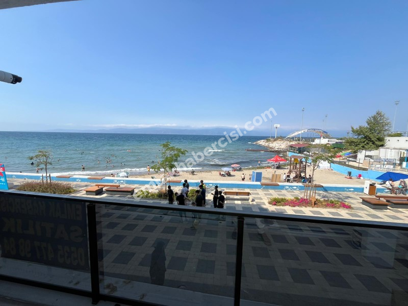 EMLAK HABERCİSİ 'NDEN MUDANYA GÜZELYALI SAHİLDE İDO 'YA 50 METRE PANORAMİK DENİZ MANZARALI SATILIK 2+1 DAİRE