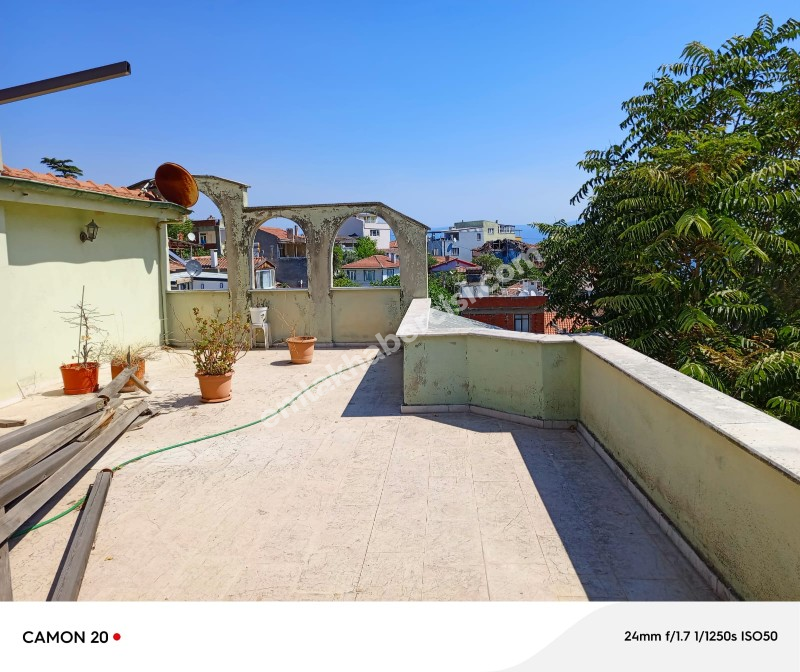 EMLAK HABERCİSİ 'NDEN MUDANYA KUMYAKA'DA 129 M2 TABANDA,  DENİZ GÖRÜR,  2 KATLI, 2 DAİRELİ, GARAJI VE BAHÇESİ OLAN MÜSTAKİL EV 