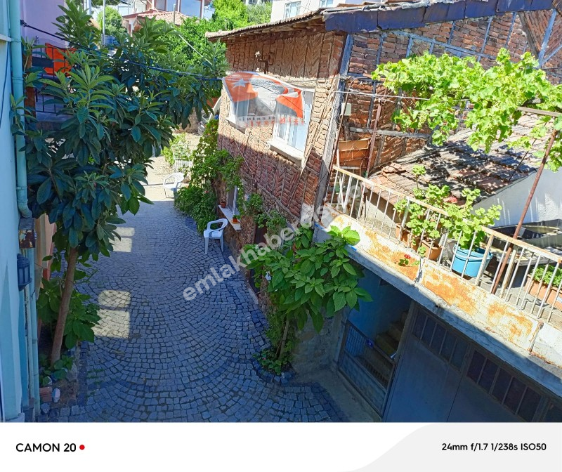 EMLAK HABERCİSİ 'NDEN MUDANYA KUMYAKA'DA 129 M2 TABANDA,  DENİZ GÖRÜR,  2 KATLI, 2 DAİRELİ, GARAJI VE BAHÇESİ OLAN MÜSTAKİL EV 