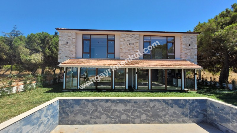 AVŞA'DA DENİZE SIFIR SATILIK 3+1 YENİ HAVUZLU BAHÇELİ VİLLA