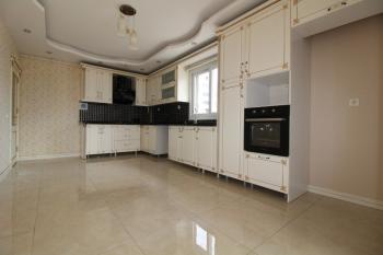 ASLAN'DAN MEZİTLİ DE HAVUZLU SİTEDE GENİŞ METRAJLI KİRALIK 3+1