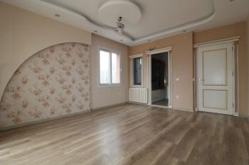 ASLAN'DAN MEZİTLİ DE HAVUZLU SİTEDE GENİŞ METRAJLI KİRALIK 3+1