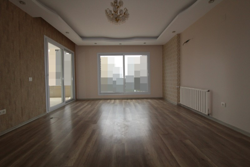 ASLAN'DAN MEZİTLİ DE HAVUZLU SİTEDE GENİŞ METRAJLI KİRALIK 3+1