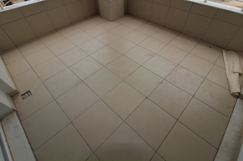 ASLAN'DAN MEZİTLİ DE HAVUZLU SİTEDE GENİŞ METRAJLI KİRALIK 3+1