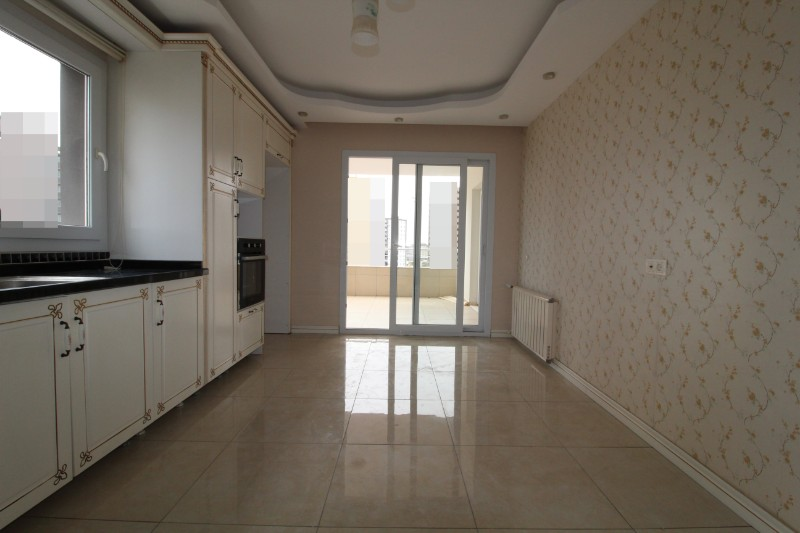 ASLAN'DAN MEZİTLİ DE HAVUZLU SİTEDE GENİŞ METRAJLI KİRALIK 3+1