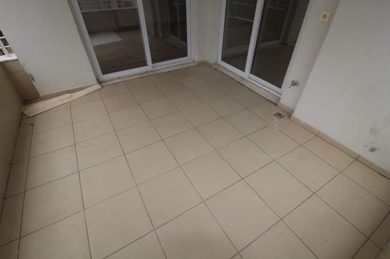 ASLAN'DAN MEZİTLİ DE HAVUZLU SİTEDE GENİŞ METRAJLI KİRALIK 3+1