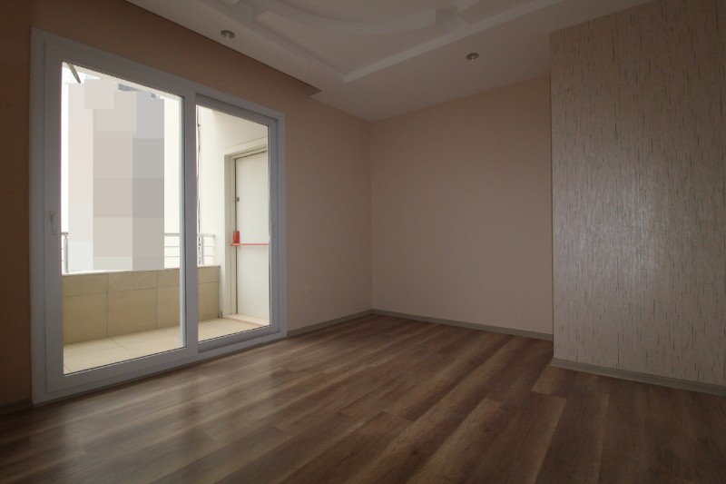 ASLAN'DAN MEZİTLİ DE HAVUZLU SİTEDE GENİŞ METRAJLI KİRALIK 3+1